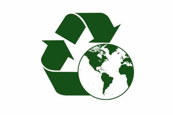 figura com um planeta com símbolo de reciclagem