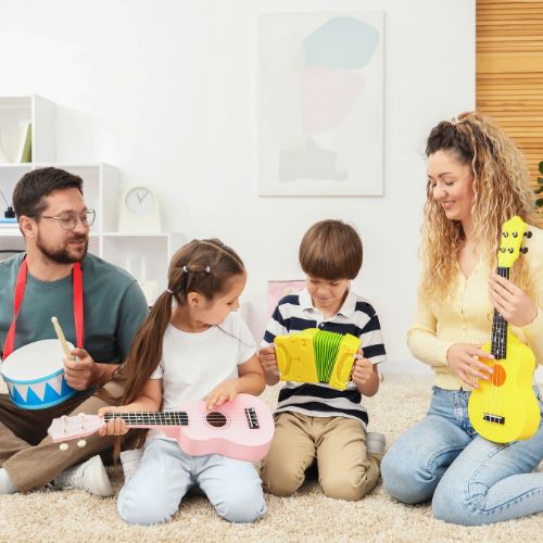 crianças fazendo instrumentos musicais
